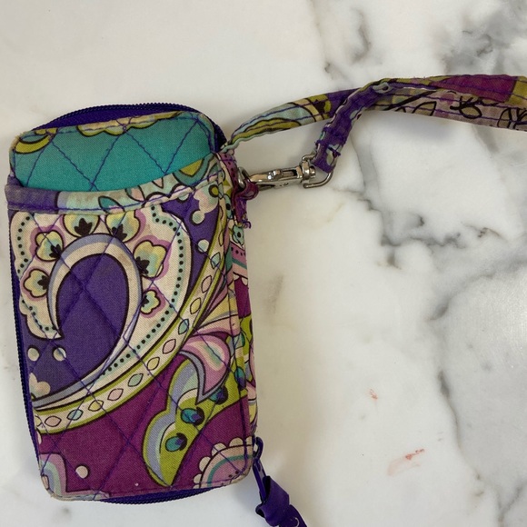 VERA BRADLEY WRISTLET 👜💜 - Picture 2 of 5